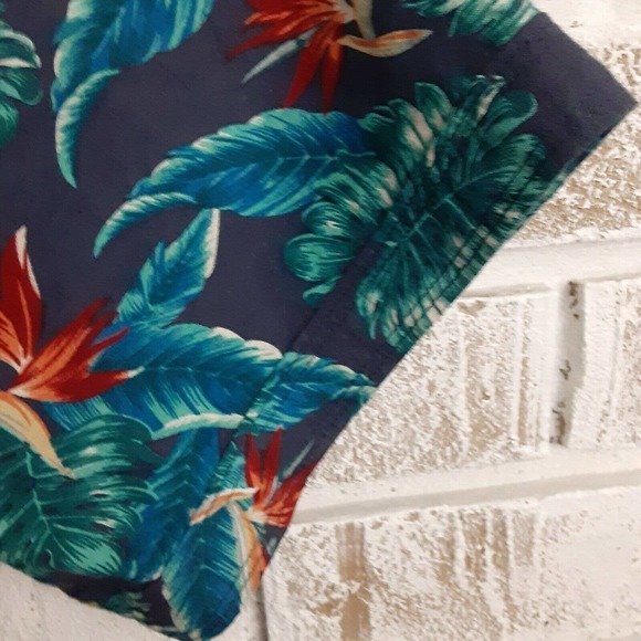 International Report Large Button Down Hawaiian, Magnum P.I. - Picture 4 of 8